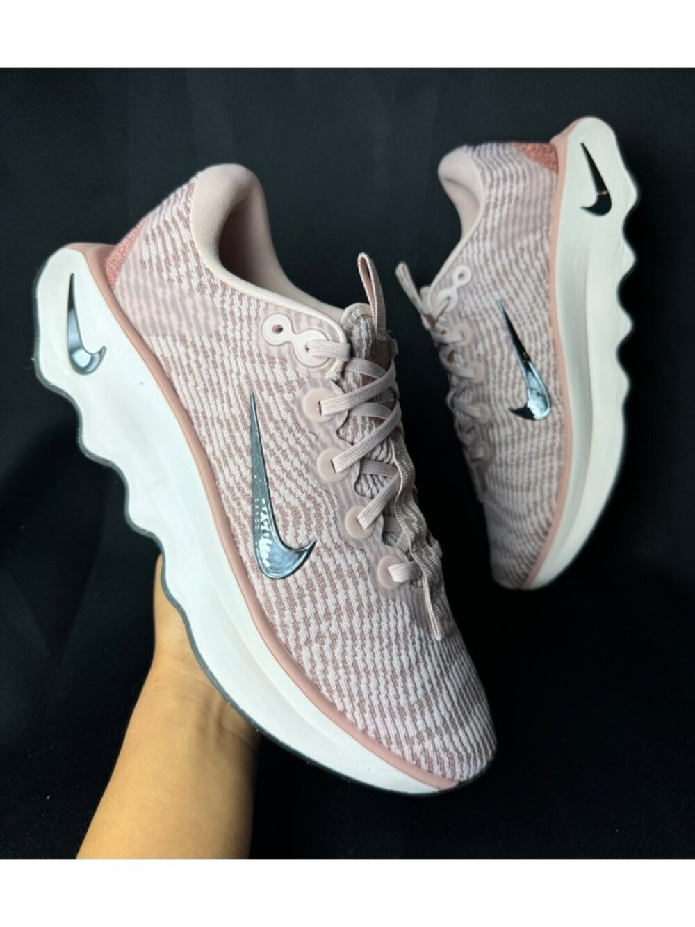✨ H112- SIZE 9.5 WOMEN'S NIKE MOTIVA PRM PINK/ WHITE HF1142 600